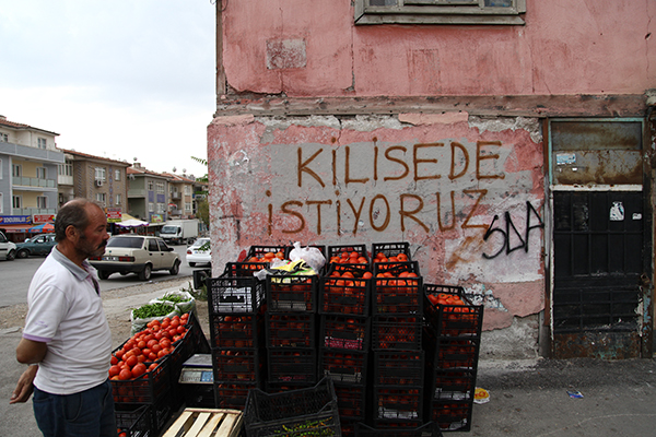 Camiydi, cemeviydi, mescitti, kültür merkeziydi derken ne olacağı belirsiz hale gelen inşaata bir Mamaklı tepkisi