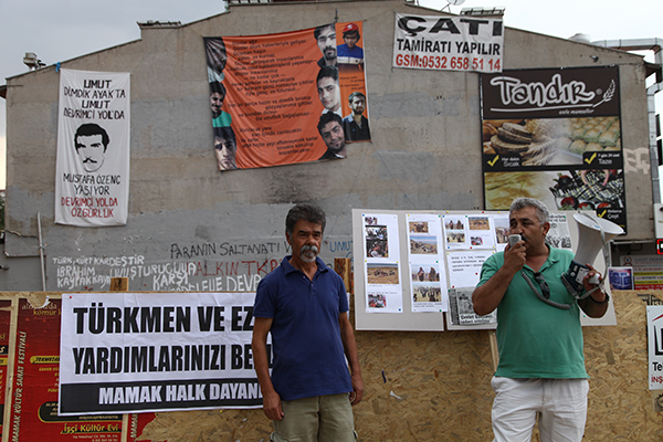 Meydandaki bu binanın duvarı pankart ve yazılamalar için başlıca nokta. Bölgedeki örgütlerin/yapıların masaları da çoğunlukla bu alanda açılıyor.