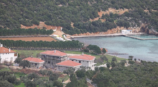 Urla villaları davasında başa dönüldü: Yürütmeyi durdurmaya iptal