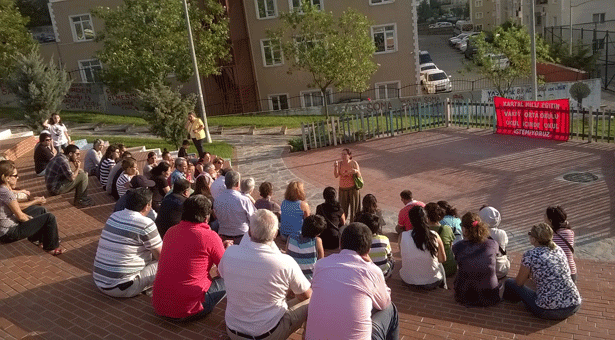 Kartal&#8217;da veliler imam hatip dönüşümüne karşı her gün eylemde