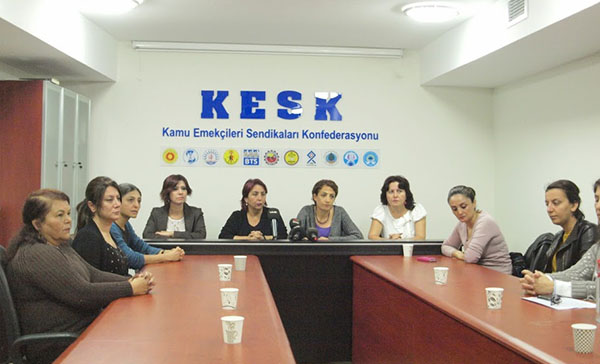 DİSK, KESK, TTB ve TMMOB&#8217;li kadınlar &#8216;barışın tarafında&#8217;