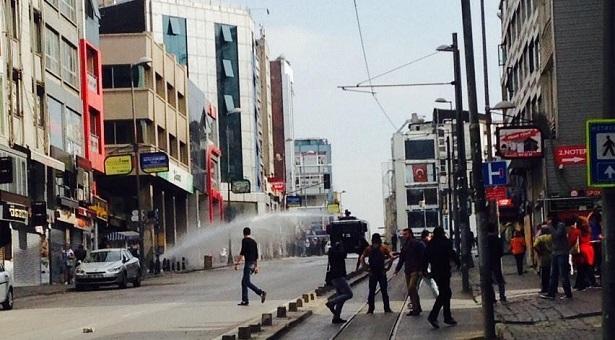 Kadıköy Kobané&#8217;ye destek eylemine polis saldırısı
