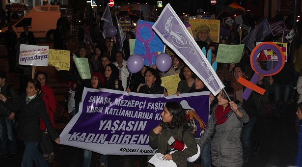Kadınlar Türkiye&#8217;nin dört bir yanında sokağa çıktı