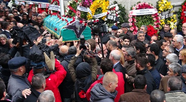 Deniz&#8217;in annesi Mukaddes Gezmiş son yolculuğuna uğurlandı