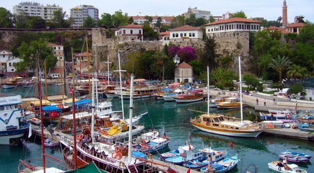 &#8216;Suriyeli göçmenler Antalya&#8217;ya giremez&#8217;