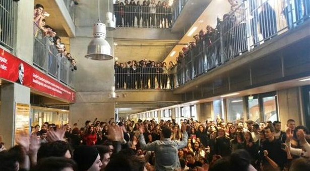 Yeni Levent Lisesi, AKP&#8217;li müdüre karşı ayakta