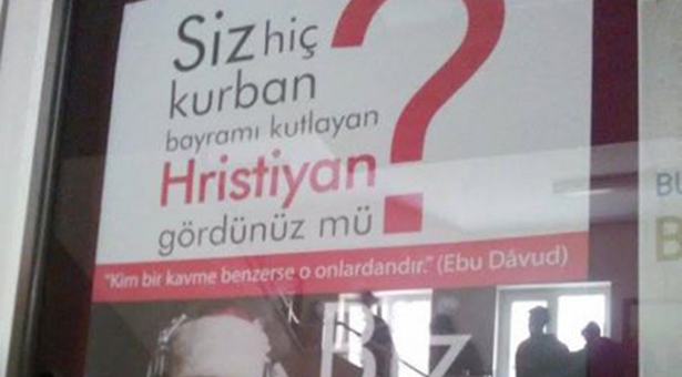 İstanbul&#8217;da bir lisede &#8216;yılbaşını kutlamayın&#8217; afişi asıldı