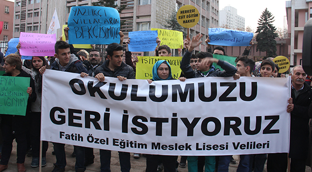 Engelli öğrenciler ve velileri okulları için Ankara’ya geldi, MEB’e yürüdü