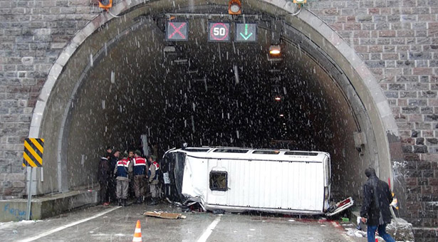 Kar, buz, kaza değil; Valilik! 1 öğrenci öldü, 18&#8217;i yaralandı
