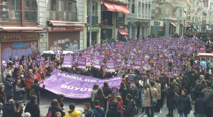 Kadınlar Özgecan ve katledilen tüm kadınlar için yürüdü: ‘İsyanımız büyüyor!’