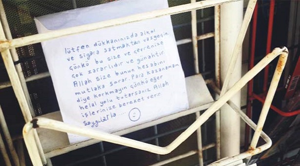 İçki satan büfelere &#8216;satmayın&#8217; notu ile Kuran meali