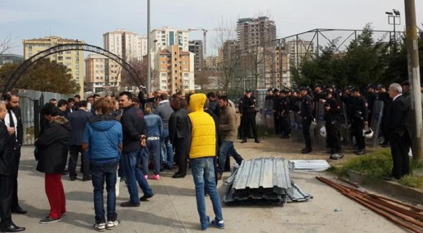 Başakşehir&#8217;de parkını savunan mahalleliye polis saldırdı