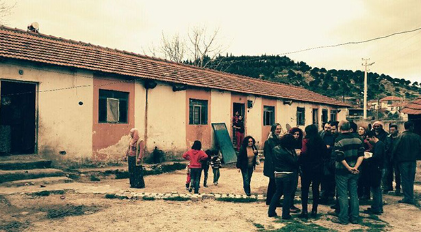 Foça&#8217;da da mülteciler dayıbaşı insafına terk edildi