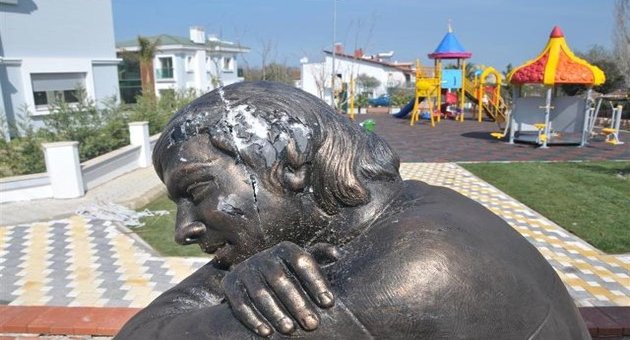 Berkin Elvan heykeli tahrip edildi