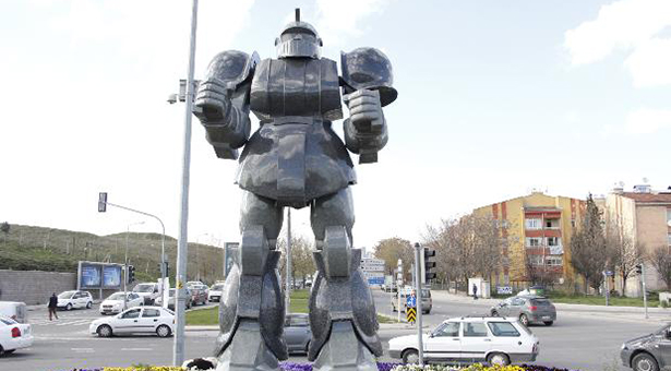 Gökçek robotlarını mimarlara hakaret ederek savundu