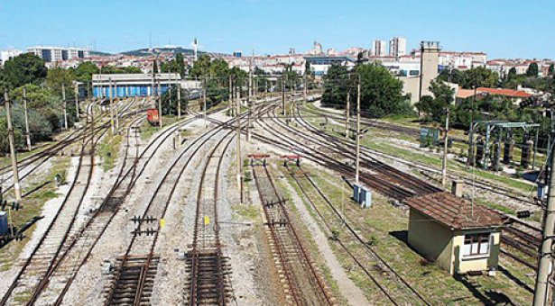 Heyelan riskli alana okul, TCDD alanına alışveriş merkezi