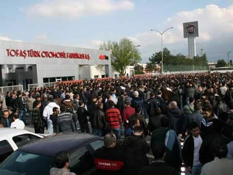 TOFAŞ işçisi: “Türkiye’de işçinin sigortası, birlikten doğurabildiği güçmüş” (Emekveadalet.org)