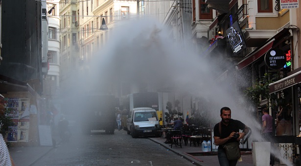 onur yürüyüşü manşet