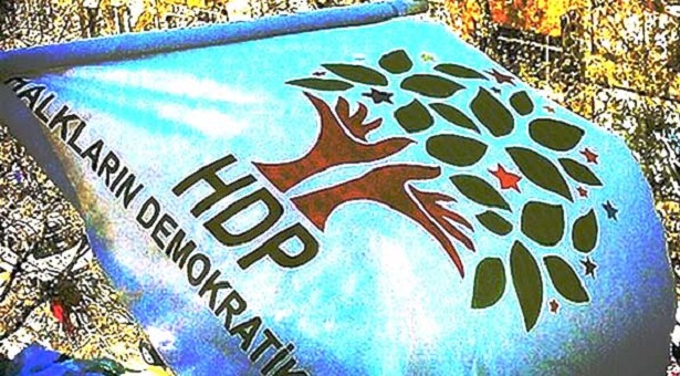 Hakkari&#8217;de HDP binası ateşe verildi