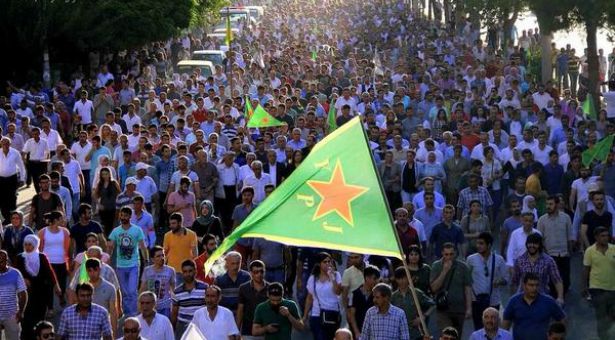 Kürt kentlerinde on binler yürüdü: “Suruç’ta patlayan AKP ve IŞİD zihniyetidir”