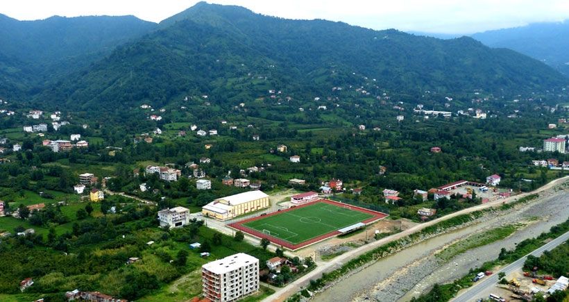 Karadeniz&#8217;de kamu tesisleri dere yatağına inşa edilmiş