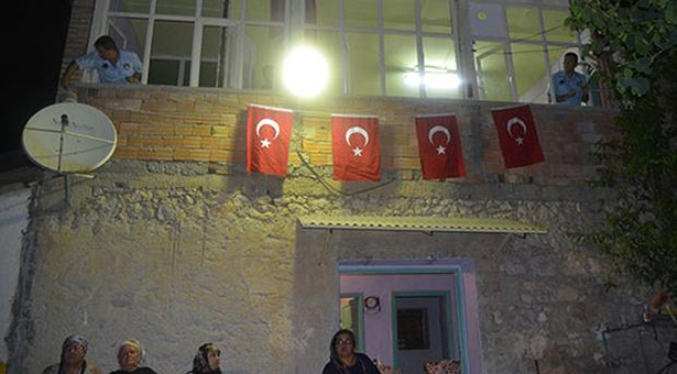 Polis cenazesinde tepki: &#8216;Vali! Buzdolabındakiler noldu?&#8217;