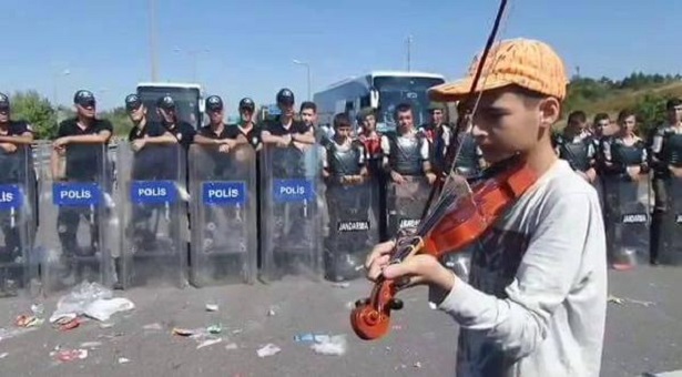 Göçmenlerin Edirne&#8217;deki bekleyişi sürüyor