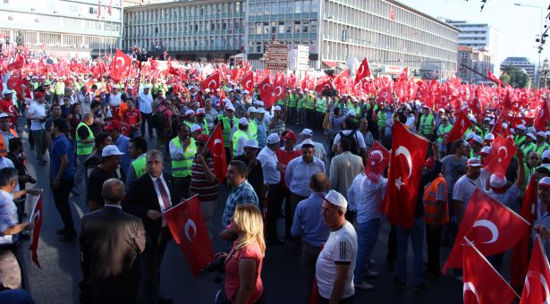 AKP beklediğini bulamadı: Sermaye ve yandaşlardan fiyasko miting