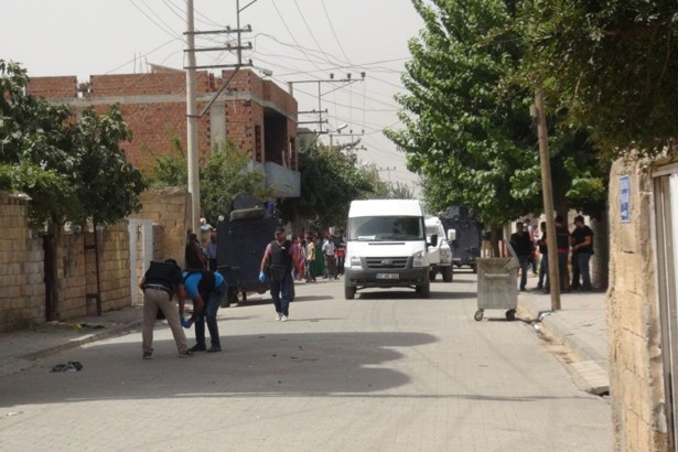 Kızıltepe&#8217;de elinde bomba patlayan çocuk yaşamını yitirdi