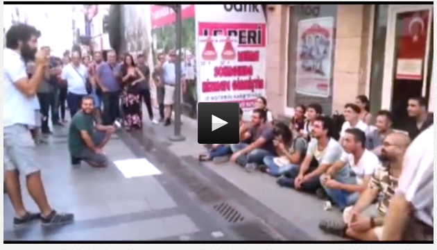 İzmir&#8217;de sokak ortasında &#8216;Barış&#8217; dersi