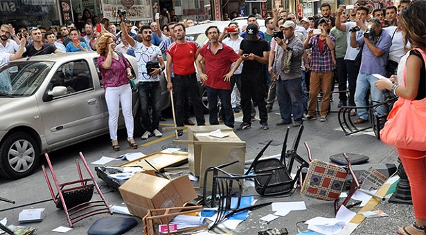 Ülke çapında HDP binaları hedefte: Faşistler eş zamanlı harekete geçti
