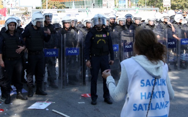 &#8216;Sağlıkçılar olarak arkadaşlarımızın kanından utandık’