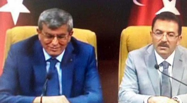 Adalet Bakanı &#8216;refleks&#8217; olarak sırıtmış