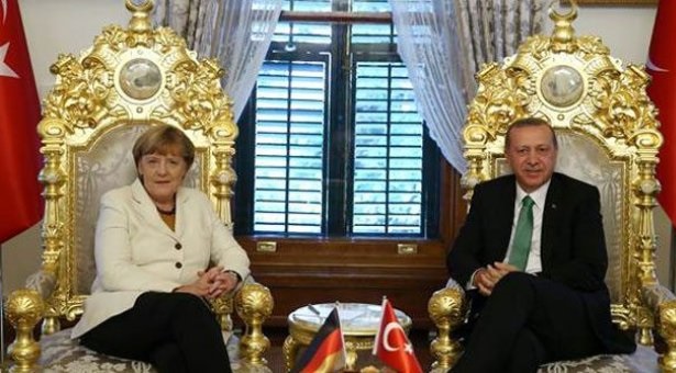 Merkel ve Erdoğan&#8217;ın mülteci pazarlığı: &#8216;Kapıları kapat parayı al&#8217;
