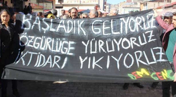 Kars&#8217;ta katliam anmasına polis gaz bombalarıyla saldırdı