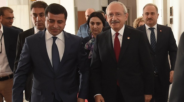 Kılıçdaroğlu ve Demirtaş mecliste görüştü