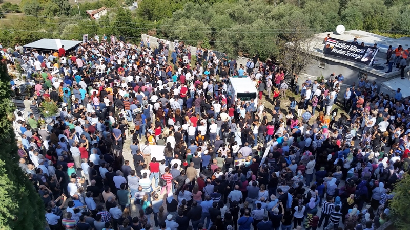 Antakya’da binler Arapça ve Türkçe sloganlarla Necla’yı uğurladı