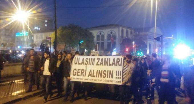 Balıkesir’de üniversitelilerden ulaşım zammına karşı eylem
