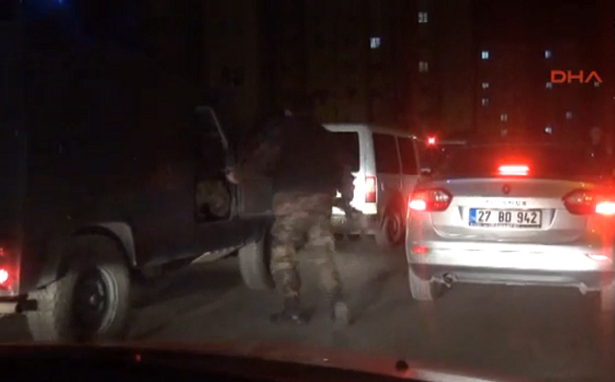 Antep’te IŞİD operasyonunda patlama: Biri ağır dört polis yaralı