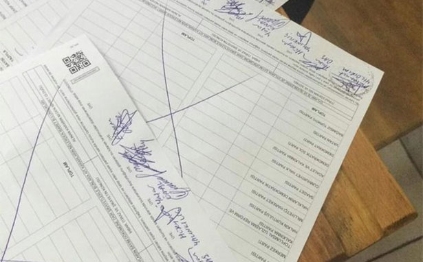 Sandık başkanları boş tutanakları imzalattı
