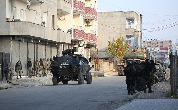 Yasaklı ilçeler yeni yıla çatışmalarla girdi: 4 kişi hayatını kaybetti