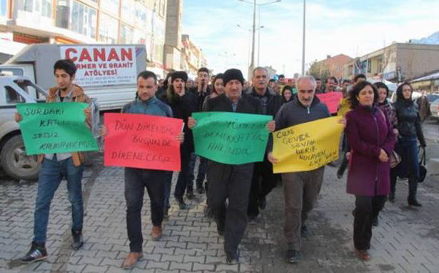 Şemdinli&#8217;de özyönetim ilan edildi, polis HDP&#8217;yi bastı