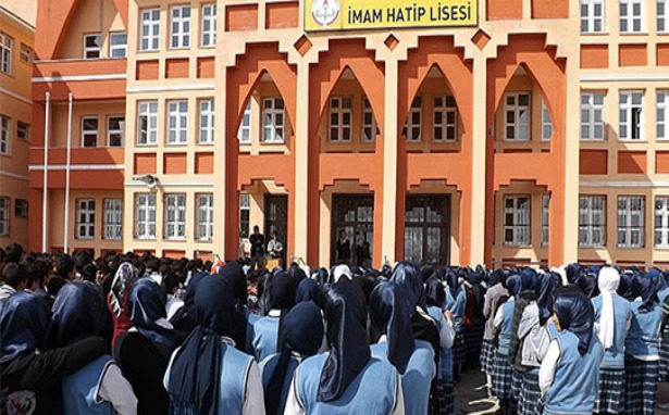 Danıştay ortaöğretimde türban serbestliğinin iptalini istedi