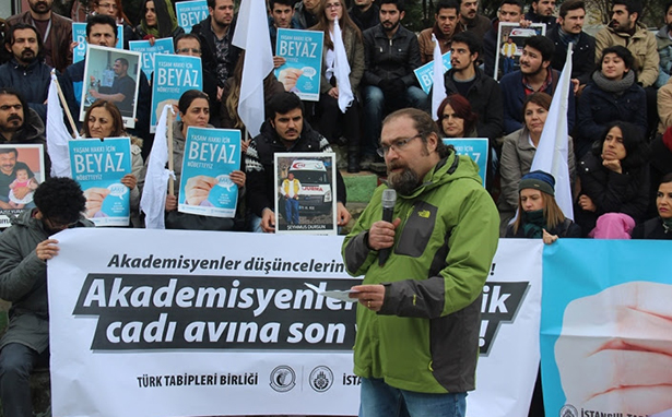 Her alanda gündem: Akademisyenlere, barışa destek