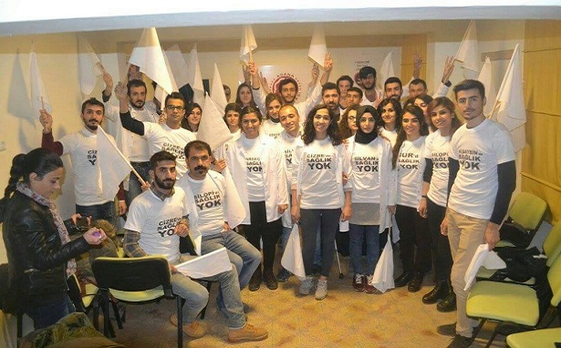 Barış Yürüyüşü engellenen sağlık öğrencilerinden Barış Nöbeti