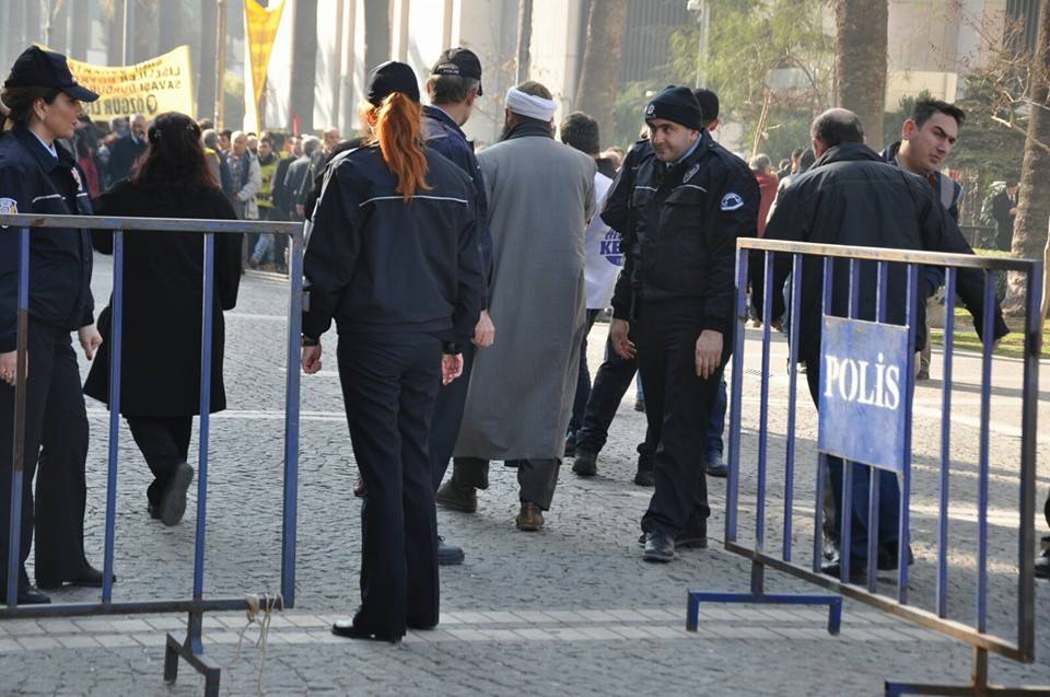 İzmir Halkevi’nden emek ve demokrasi güçlerine: Hesabını veremeyeceğimiz bir tarih bırakmayalım