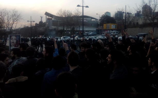 İTÜ’de polisten gericilere koruma, üniversitelilere saldırı