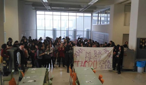 Üniversiteli kadınlar MSGSÜ&#8217;de eylem yaptı: Cinsel Taciz Yönergesi uygulansın