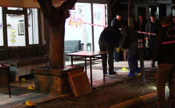Manisa’da kahvehaneye silahlı saldırı: Biri çocuk iki yaralı