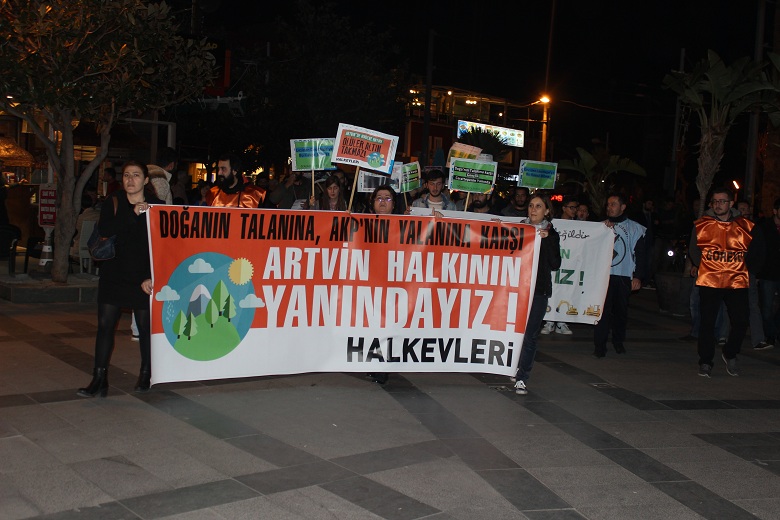Antalya&#8217;da ışıklı ve horonlu Cerattepe eylemi